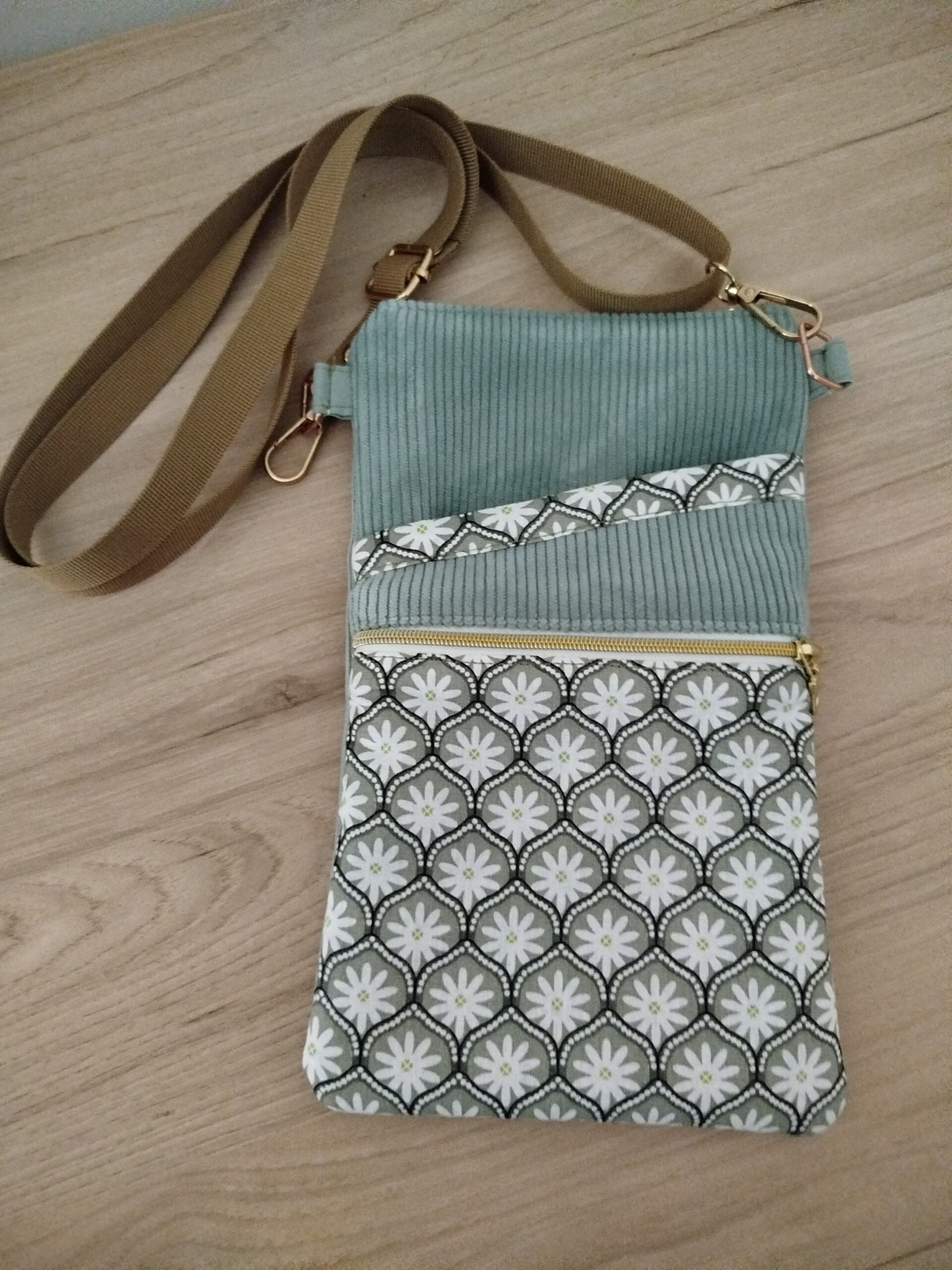 Pochette téléphone Kiwi - Velours vert amande