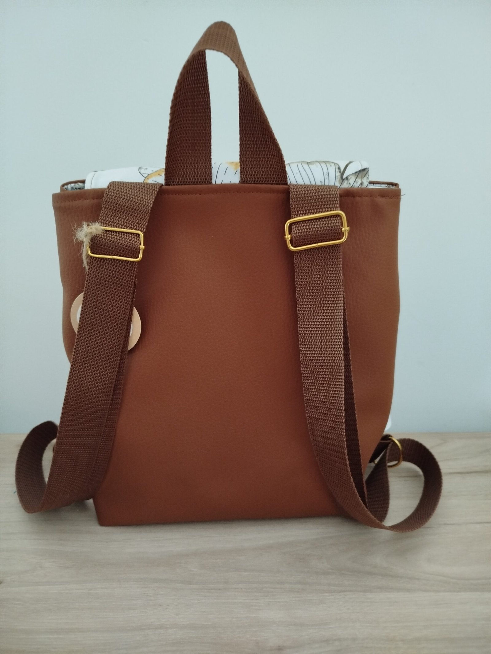 Sac à dos Simili cuir caramel - fleurs beige – Image 2