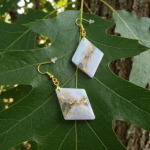 Boucles d'oreilles "LOSANGE" gris clair nacré et or